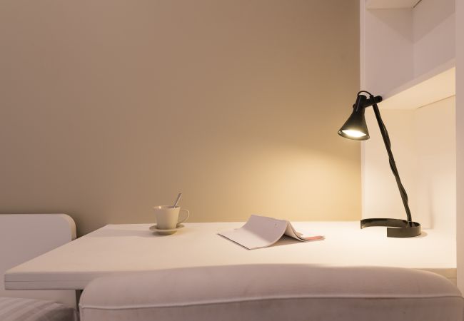 Ohlala Thomas - Première Conciergerie - Chambre Bureau