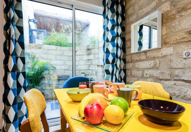 Urban Dom Vaissette - Première Conciergerie - Salle à manger Salle à manger avec accès à la terrasse