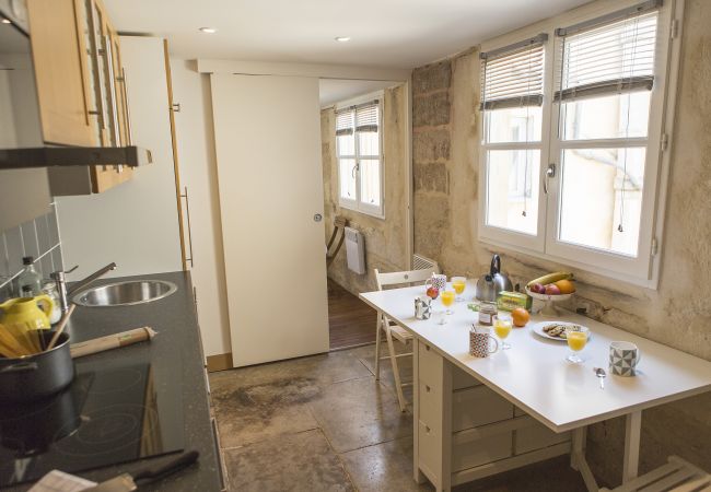 Duplex Copé Cambes - Première Conciergerie - Cuisine Cuisine avec une table à manger