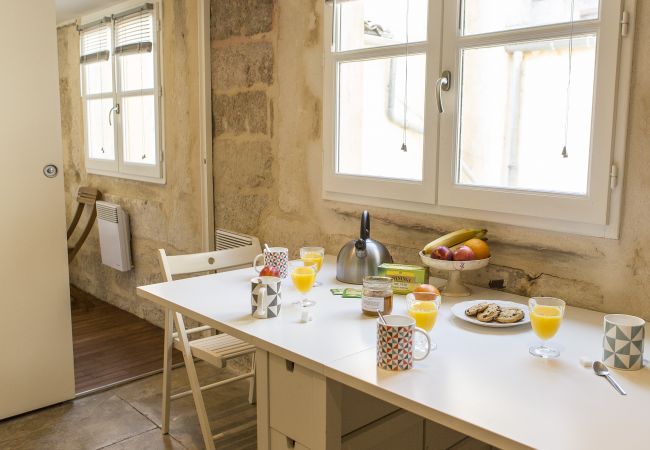 Duplex Copé Cambes - Première Conciergerie - Cuisine Table à manger installée dans la cuisine