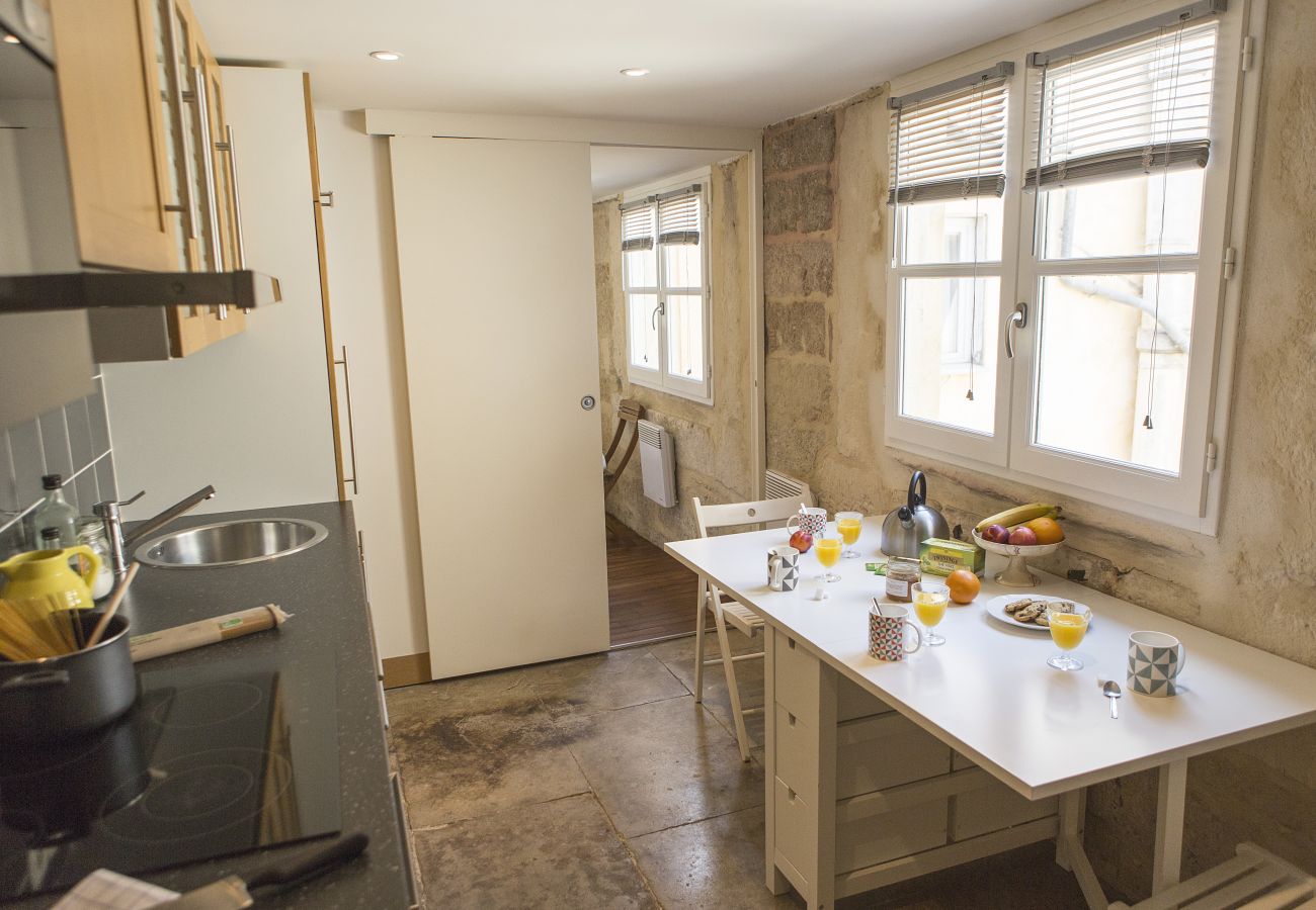 Duplex Copé Cambes - Première Conciergerie - Cuisine Cuisine avec une table à manger