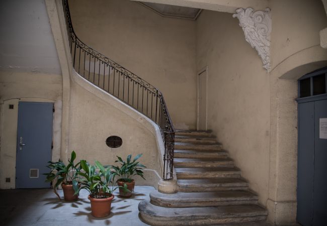 Jardins Écussons - Première Conciergerie Escaliers