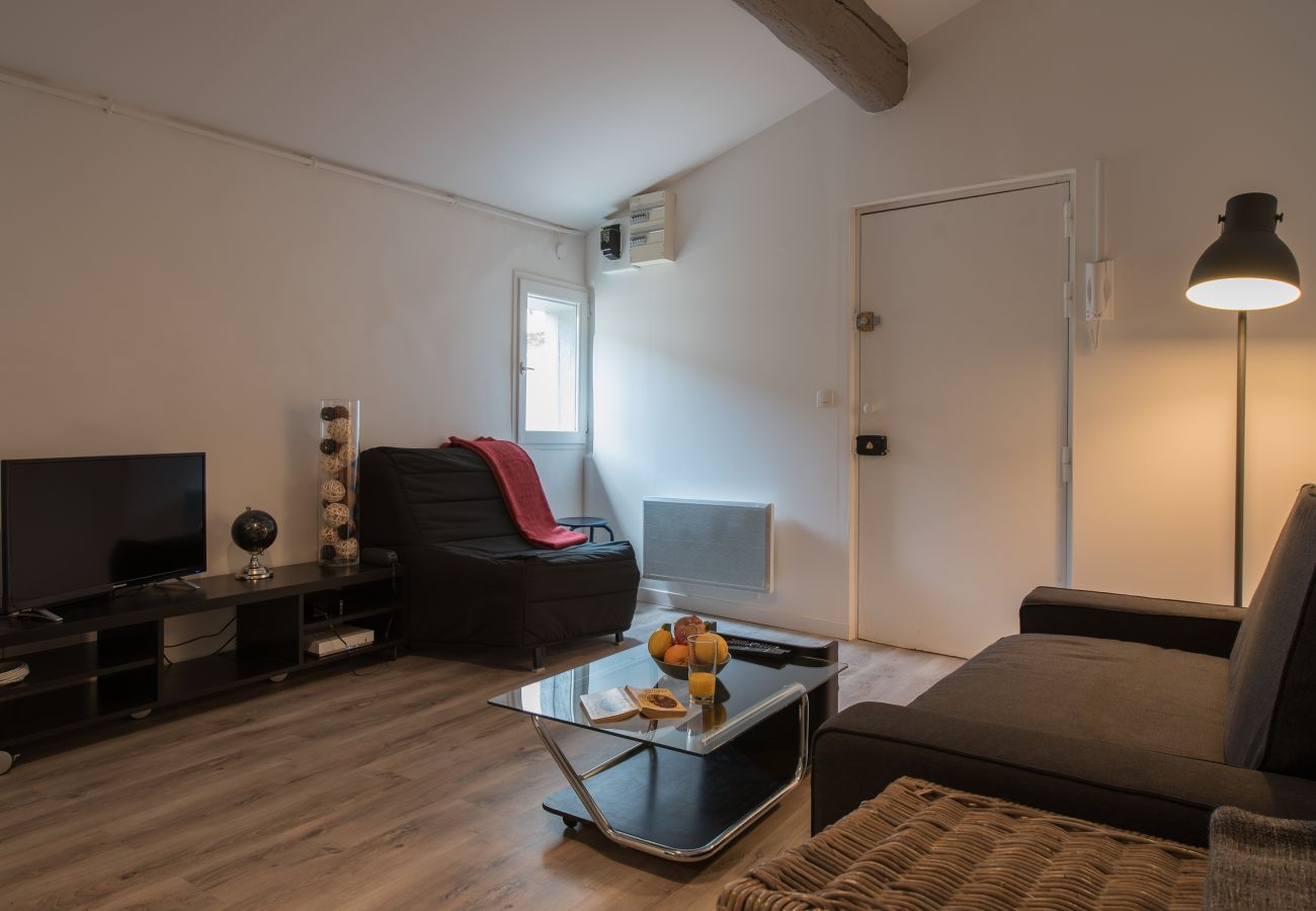 Jardins Écussons - Première Conciergerie - Salon Salon avec tv et internet ainsi qu'un canapé lit pour 2 personnes