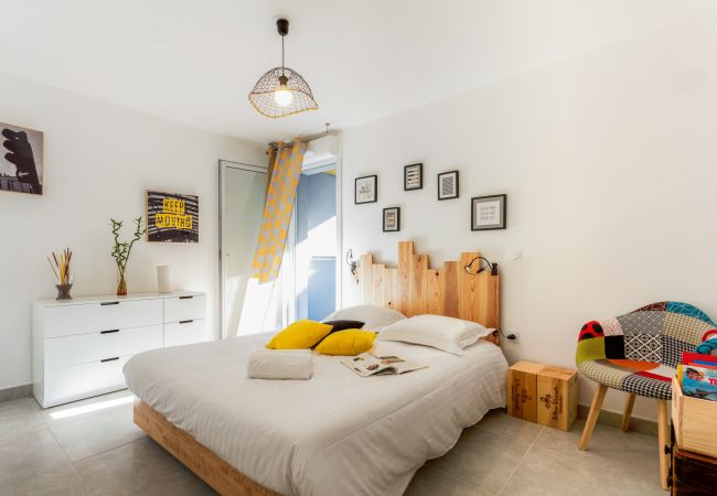 Luminescence - Première Conciergerie - Chambre Chambre à coucher chaleureuse pour 2 personnes avec accès sur le balcon