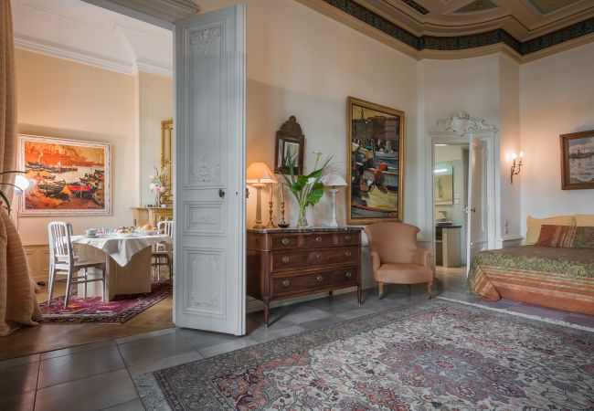 Villa Comédie - Première Conciergerie - Chambre Grande chambre pour 2 personnes avec accès au salon et cuisine