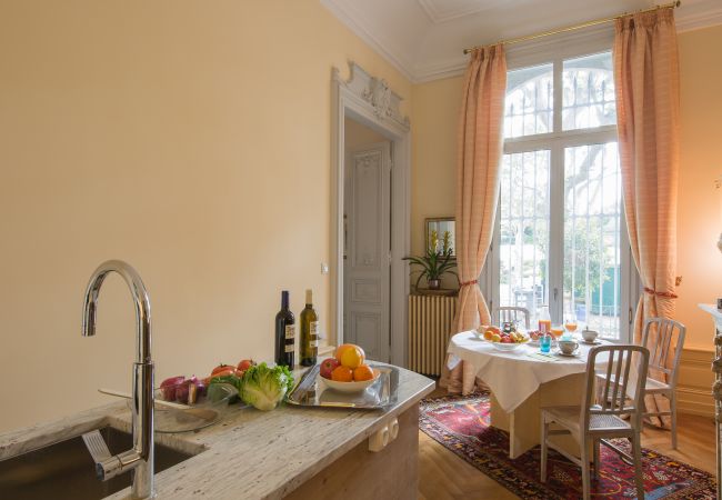 Villa Comédie - Première Conciergerie - Cuisine Cuisine avec table à manger