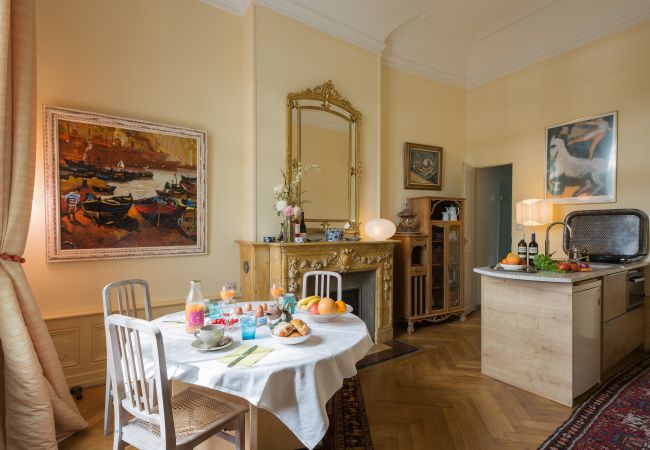 Villa Comédie - Première Conciergerie - Cuisine Cuisine avec table à manger
