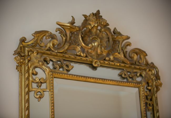 Villa Comédie - Première Conciergerie Miroir à moulures dorées
