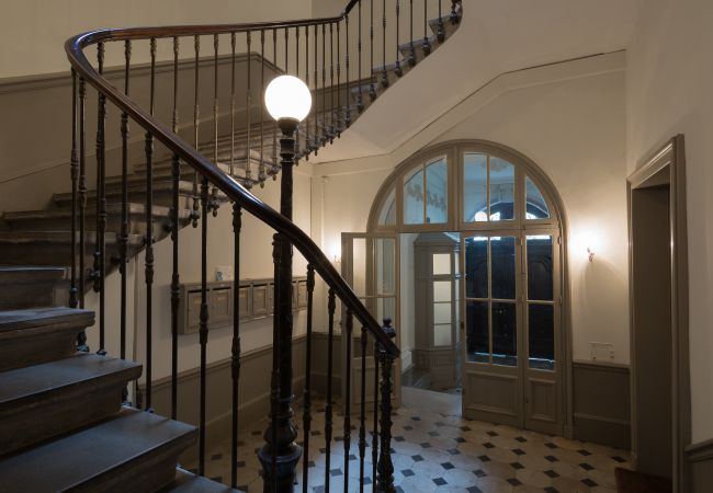 Villa Comédie - Première Conciergerie Escaliers