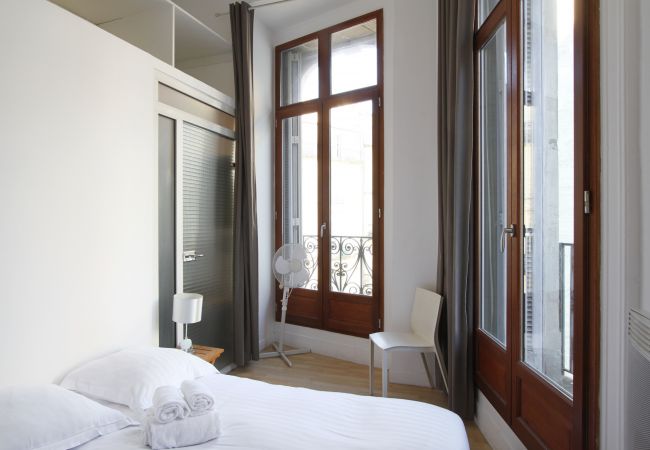 Bain de lumières - Première Conciergerie - Chambre Chambre avec balcon
