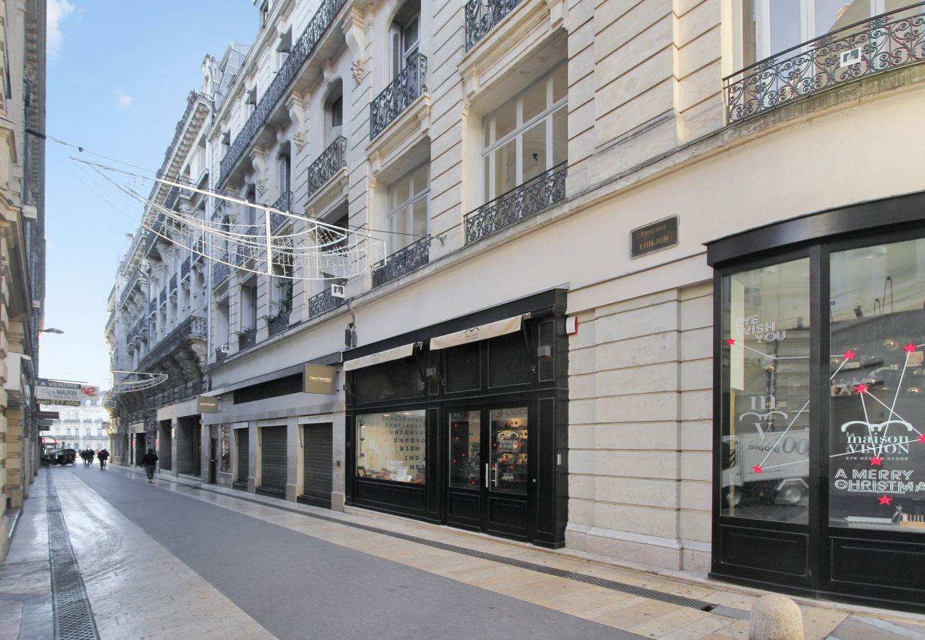 Balcons Opéra Comédie - Première Conciergerie - Montpellier Rue de l'appartement