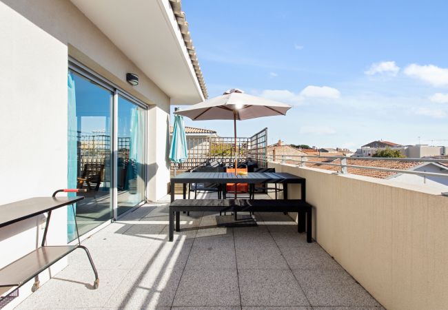 Rooftop Chaptal - Première Conciergerie - Terrasse Grande terrasse pour profiter du beau temps