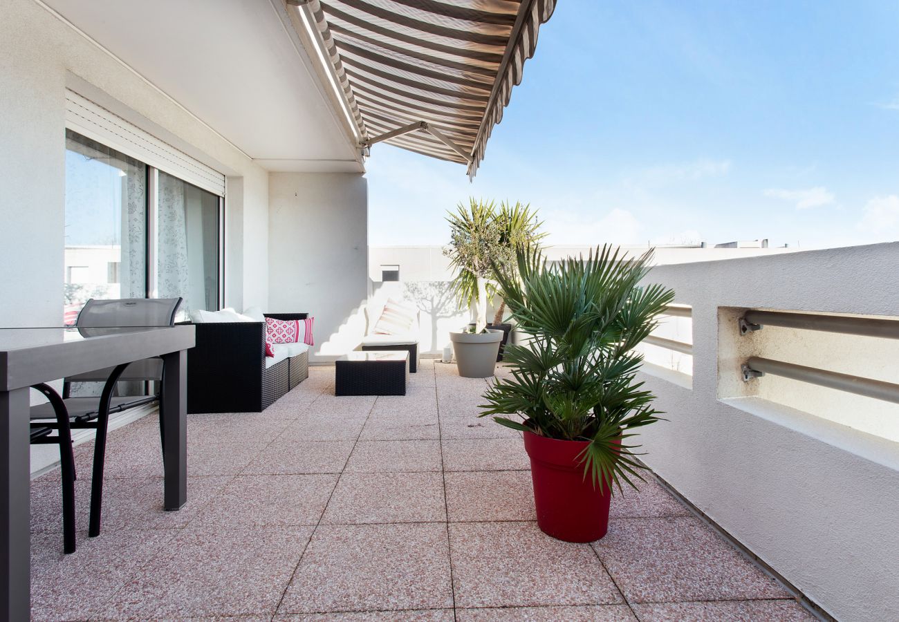 Rooftop Millénaire - Première Conciergerie - Terrasse Grande terrasse pour profiter du beau temps