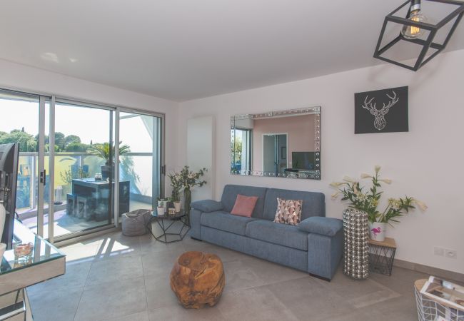 Beau Rivage - Première Conciergerie - Salon L'appartement est chaleureux et soigneusement décoré