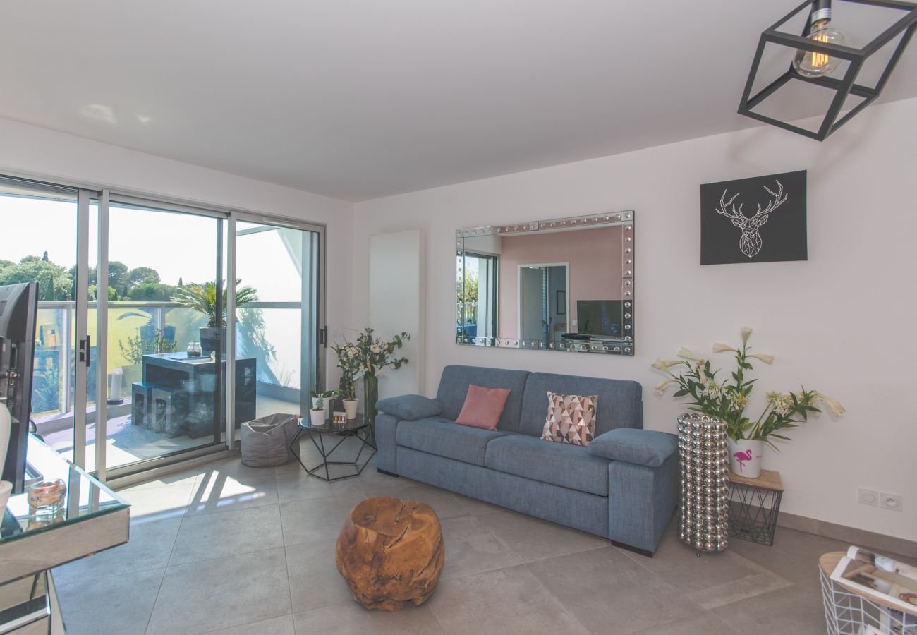 Beau Rivage - Première Conciergerie - Salon L'appartement est chaleureux et soigneusement décoré