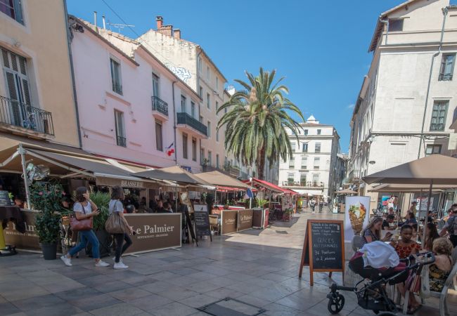 Antonin - Première Conciergerie - Nîmes Charmante place à 2 pas de l'appartement