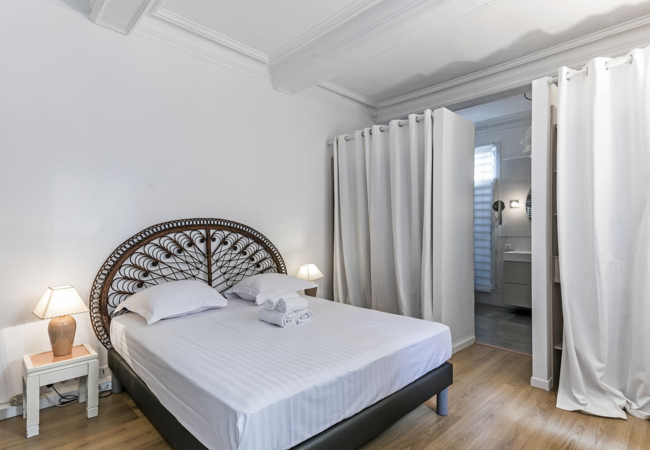 Villa Elizabeth - Première Conciergerie - Chambre Chambre avec lit double et salle de bain