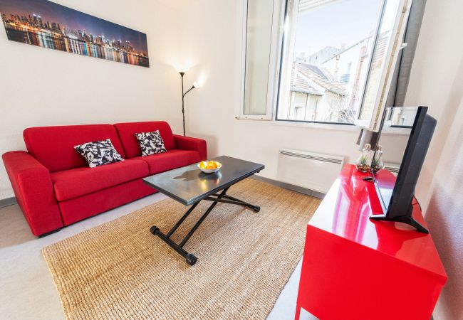 Bain de lumières - Première Conciergerie - Salon Salon avec un canapé lit