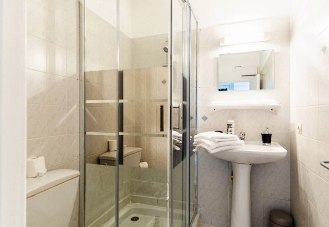 Bain de lumières - Première Conciergerie - Salle de bain et WC Salle de bain équipée