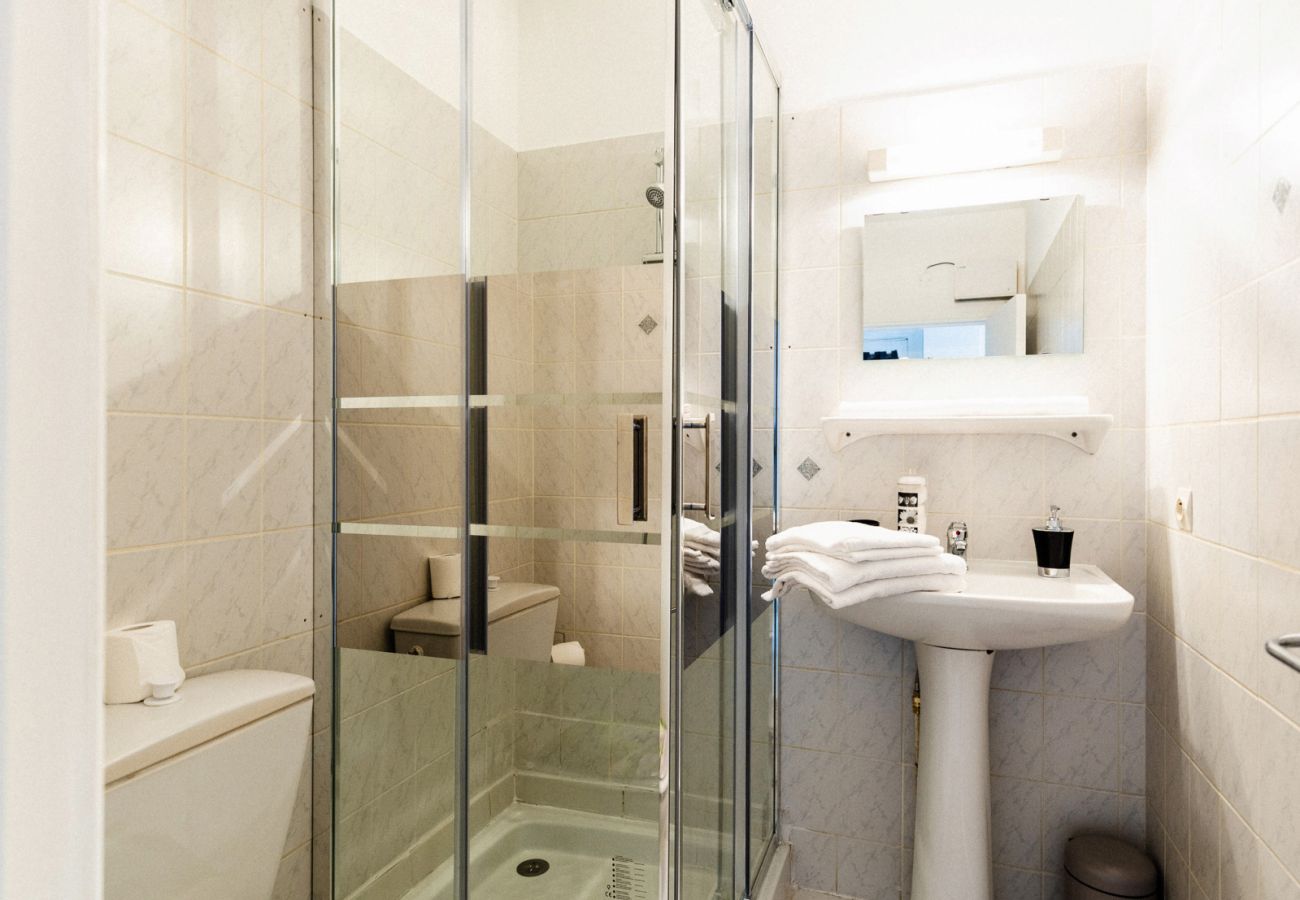 Bain de lumières - Première Conciergerie - Salle de bain et WC Salle de bain équipée