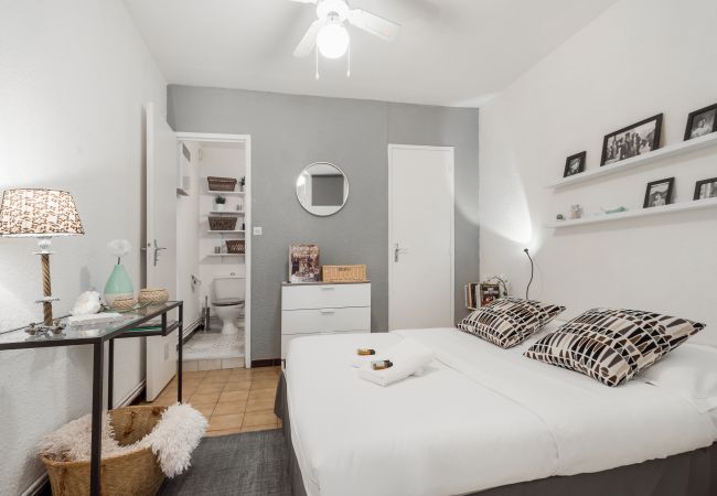Mélodie - Première Conciergerie - Chambre Chambre à coucher chaleureuse pour 2 personnes