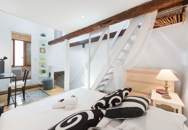 Appartement à Montpellier - Terrasse saint pierre - Première conciergerie Chambre lumineuse avec un lit double
