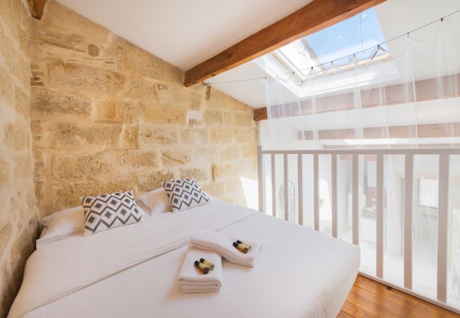 Toits St Come - Première Conciergerie - Chambre Chambre à coucher pour 2 personnes avec un velux