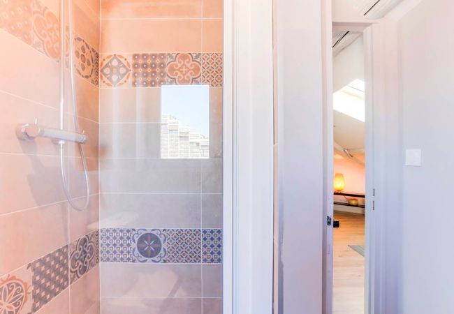 Comédie Etoile - Première Conciergerie - Salle de bain Douche