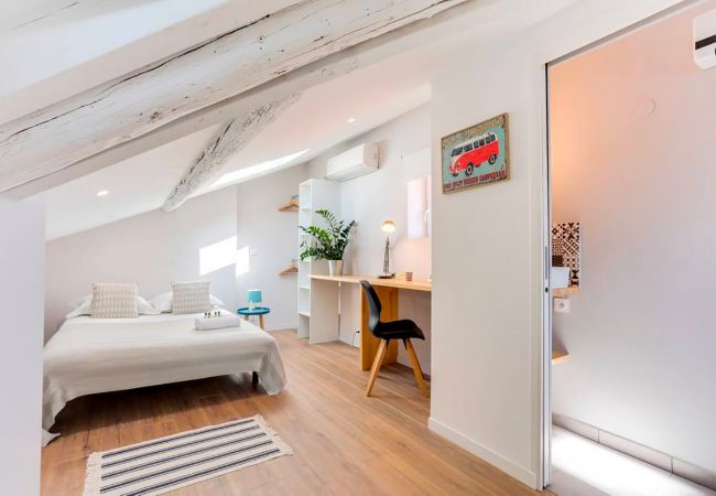 Comédie Etoile - Première Conciergerie - Chambre Vue globale sur la chambre