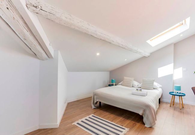 Comédie Etoile - Première Conciergerie - Chambre Coin nuit avec velux