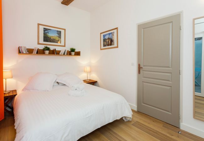 Patio Méditerranée - Première Conciergerie - Chambre Chambre à coucher pour 2 personnes avec accès sur une petite terrasse