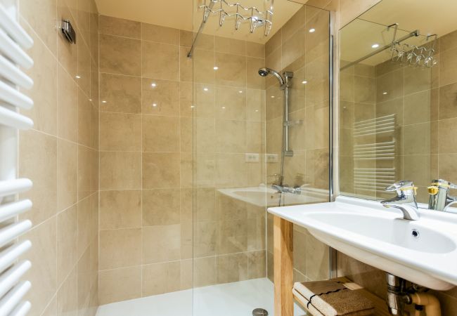Coulisses Fabre Comédie - Première Conciergerie - Salle de bain Salle de bain moderne