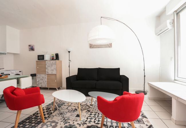 Terrasses Écusson - Première Conciergerie - Salon Salon bien décoré avec accès sur la terrasse