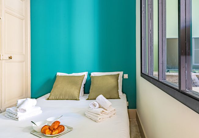 Galerie Argenterie - Première Conciergerie - Chambre Espace nuit pour 2 personnes