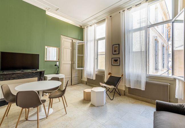 Galerie Argenterie - Première Conciergerie - Salon Salon équipé d'une télé et d'internet